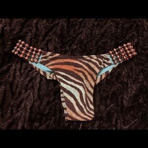 Beach Bunny Swimwear bottoms size Small